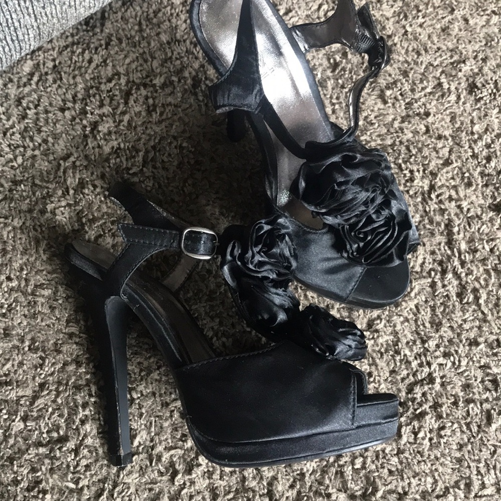 Forever 21 Flower 5 1/2” Heel Worn Once